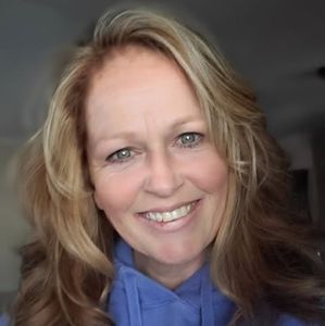 Meet your Posher, Angelia